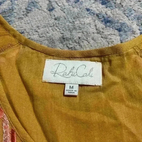 NWT rahi cali boho embroidered top medium - Picture 3 of 5